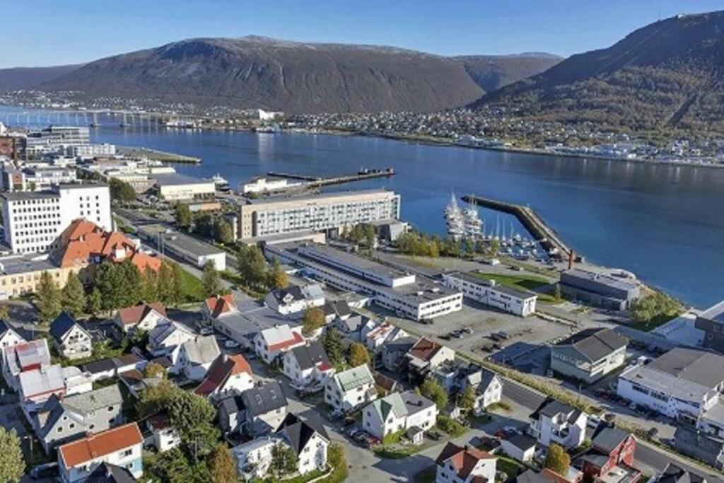 In The Heart Of The Aurora Borealis - Tromso City 외부 사진